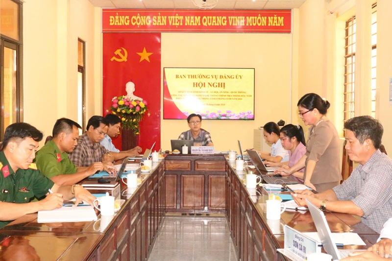 Lãnh đạo Đảng ủy, UBND xã Liêu Tú họp sơ kết thực hiện nhiệm vụ 6 tháng đầu năm (Nguồn: lieutu.cantho.gov.vn)