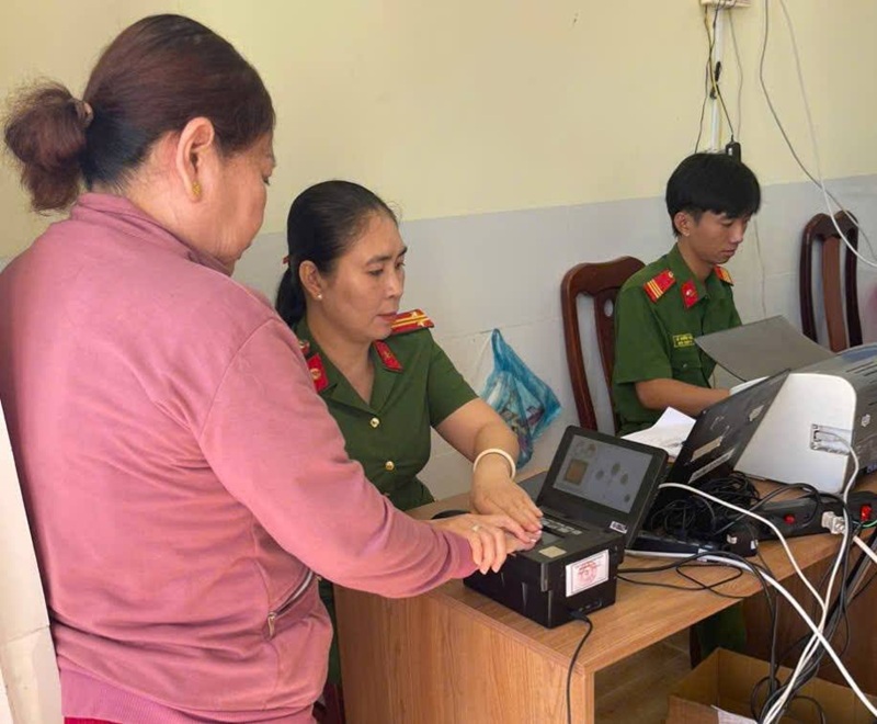 Ủy ban nhân dân xã Đại Hải về triển khai Chiến dịch “60 ngày đêm hướng dẫn người dân kích hoạt và tích hợp thông tin, dữ liệu trên VNeID mức độ 2” (Nguồn: daihai.cantho.gov.vn)