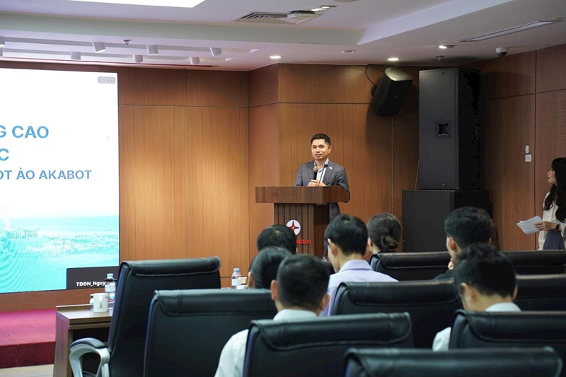 Ông Bùi Đình Giáp – Giám đốc vận hành khối Kinh doanh sản phẩm, dịch vụ mới, FPT IS phát biểu thể hiện cam kết đồng hành