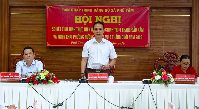 Ông Phạm Anh Minh, Chủ tịch HĐND xã Phú Tâm phát biểu kết luận tại hội nghị (Nguồn: xaphutam.cantho.vn)