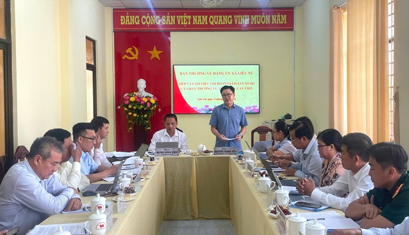 Ông Nguyễn Thành Duy, Chủ tịch HĐND xã báo cáo với đoàn về kết quả thực hiện Nghị quyết 68 (Nguồn: lieutu.cantho.gov.vn)
